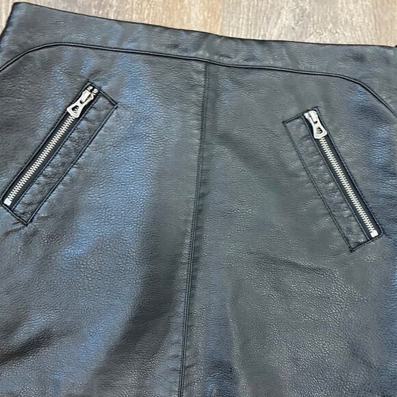 Silence and Noise Faux Leather Mini Skirt With Zipper Pockets & Side Slit - Picture 2 of 7